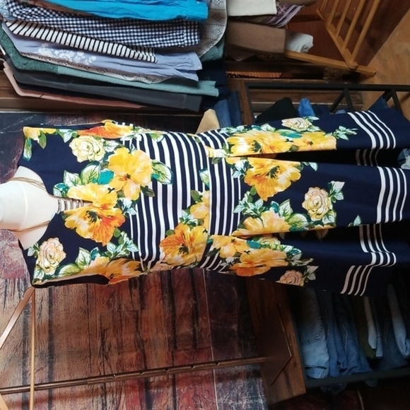 Db established 1962 | Navy Yellow Floral Fit and Flare Dress - Picture 2 of 10